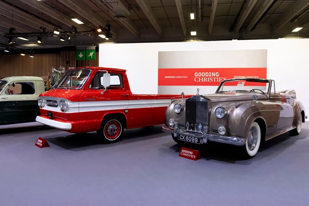 巴黎Rétromobile 古董汽車展的百年老車